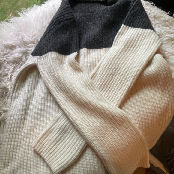 Celtic and co Wool sweater turtleneck . Worn once. Excellent condition - Picture 4 of 5